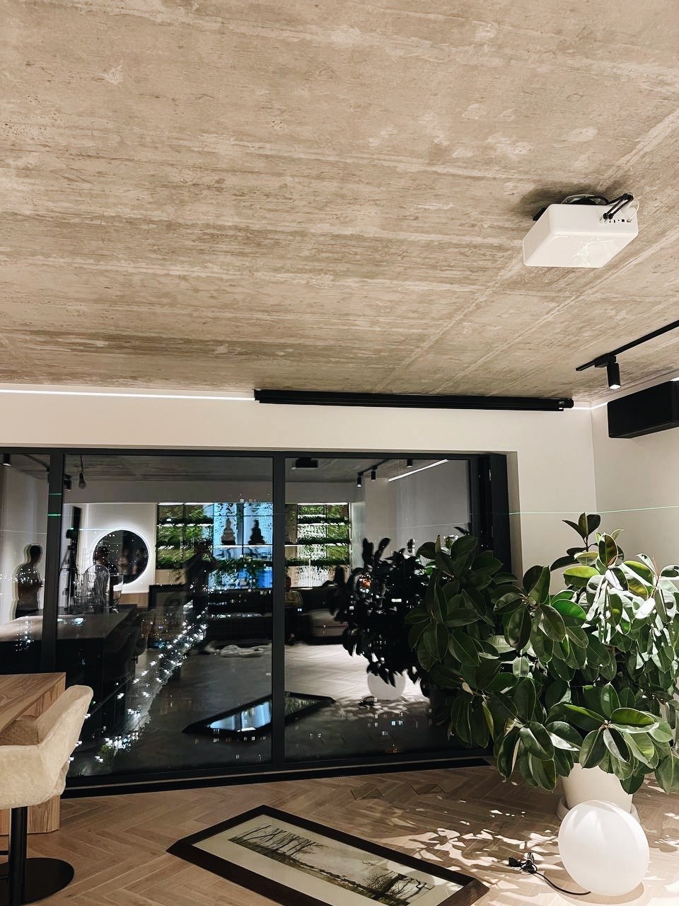 White Ash Luxury Apartment