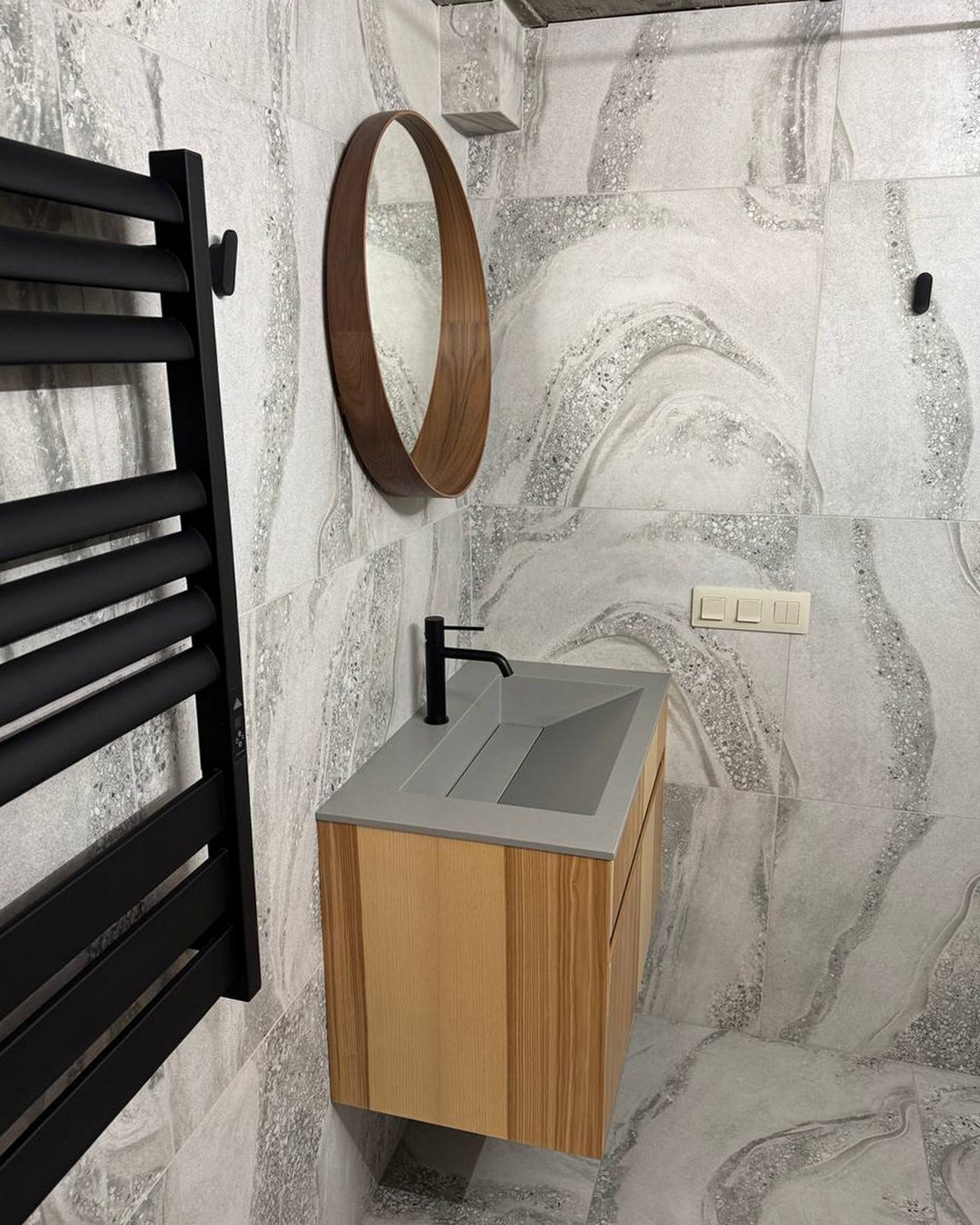 06 — Textured Stone Bathroom Renovation
