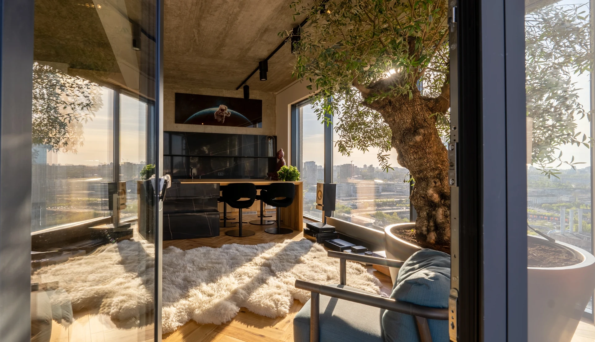 Ash in Oil Apartment