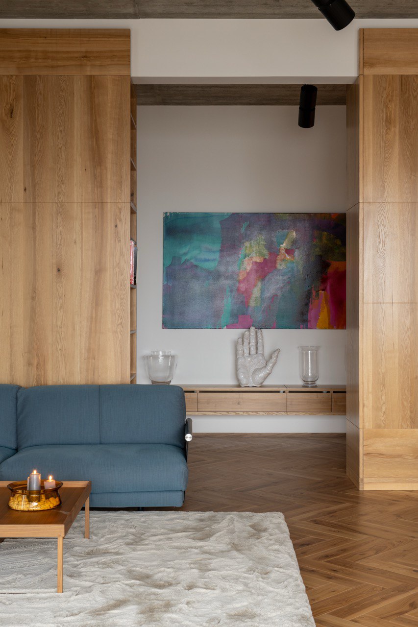 Ash in Oil Apartment Renovation