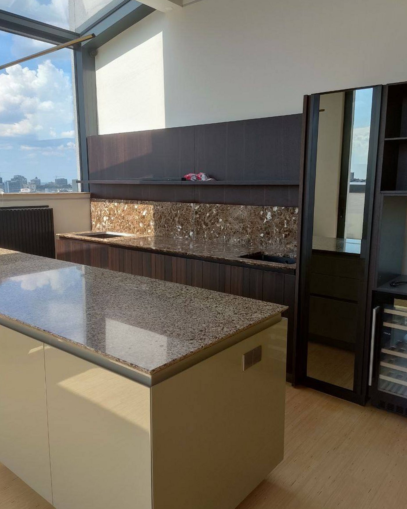 06 — Luxury Kitchen Renovation with Stone Island & Built-In Storage