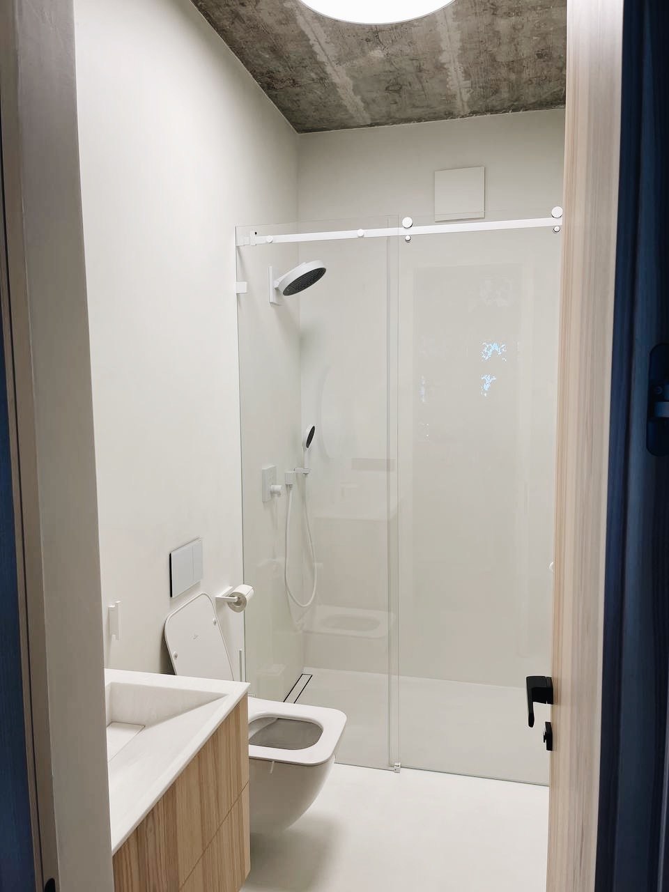 White Ash Luxury Apartment